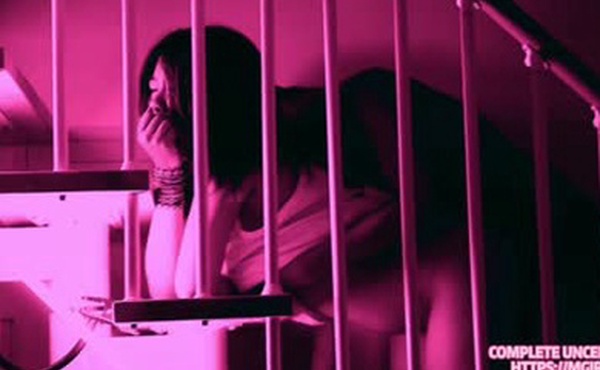 MgirlTV - 农历新年快乐—中国女学生张开双腿寻找性快感