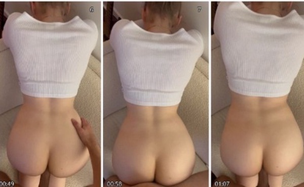 青少年大学荡妇弯腰在她妈妈的沙发上