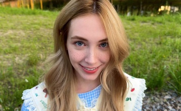 Helped a cute stranger on the street and fucked her on the same day - [Loly Nebel]