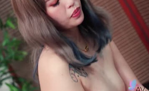 中国女孩 Bad Bad 和画家做爱。